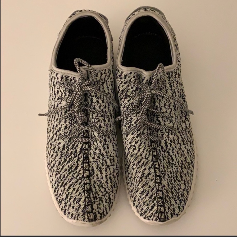 Athletic shoes
